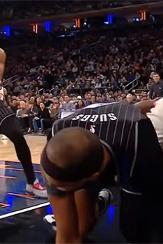 Desmond Bane pète un câble et balance la balle violemment sur Anunoby