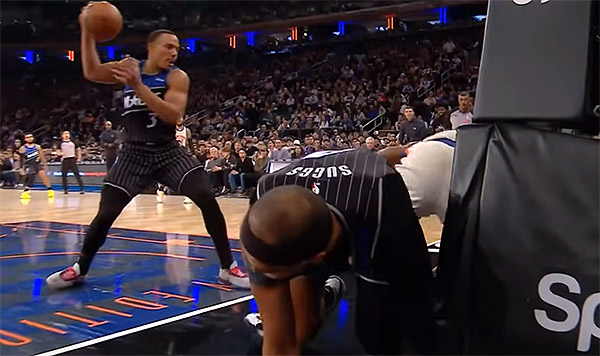 Desmond Bane pète un câble et balance la balle violemment sur Anunoby