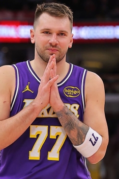 Luka Doncic fait taire un fan en plein match