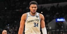 Giannis Antetokounmpo encore à l&rsquo;arrêt…