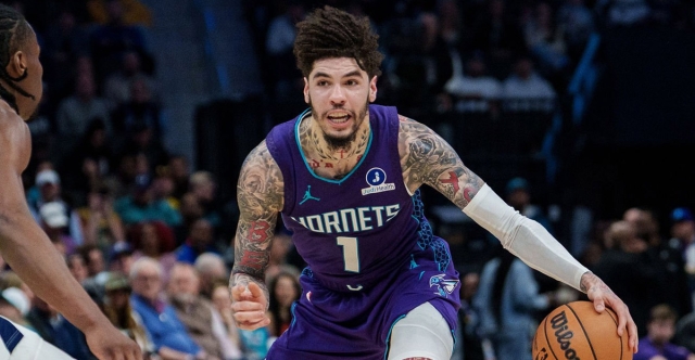 Chute, bourde et airball : la fin de match catastrophique des Hornets