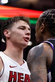 Comment Pelle Larsson a fait péter un câble à DeMar DeRozan