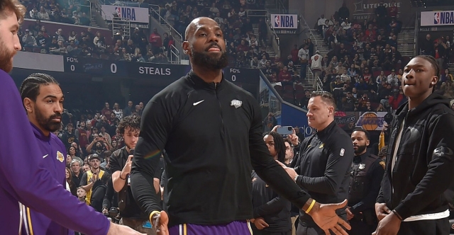 LeBron James ému aux larmes… pour son dernier match à Cleveland ?