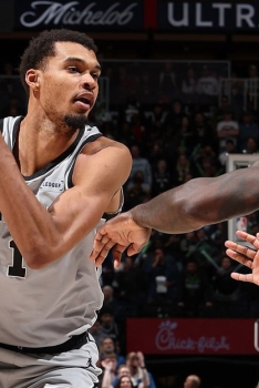 Regard, pression, impact : comment Randle a pourri la soirée de Wembanyama