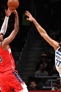 Anthony Edwards provoque Alex Sarr qui lui répond dans la foulée