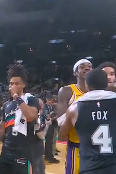 Tension après Lakers-Spurs : Vanderbilt et Sochan s’embrouillent