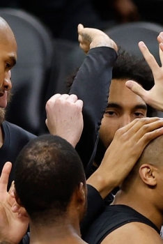 Aux Spurs, le délire des crânes rasés devient un vrai symbole de groupe