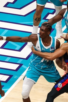 Moussa Diabaté et trois joueurs expulsés après une bagarre !