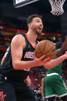 Double expulsion, Sengun craque totalement et insulte une arbitre