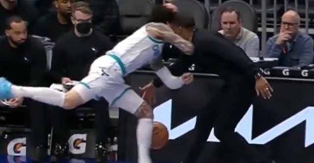 LaMelo Ball percute son coach violemment, vive les casques de chantier