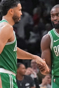 Jayson Tatum a-t-il mis un gros tacle à Jaylen Brown ?
