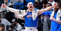 Alex Caruso signe l’action la plus bizarre de la saison