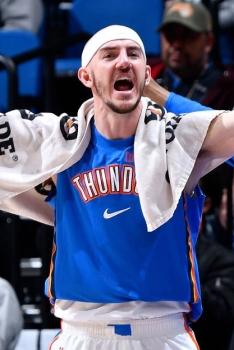 Alex Caruso signe l’action la plus bizarre de la saison