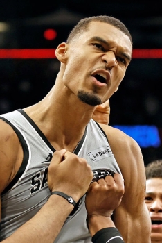 Victor Wembanyama tacle la NBA sur la gestion de sa commotion dans une séquence étrange