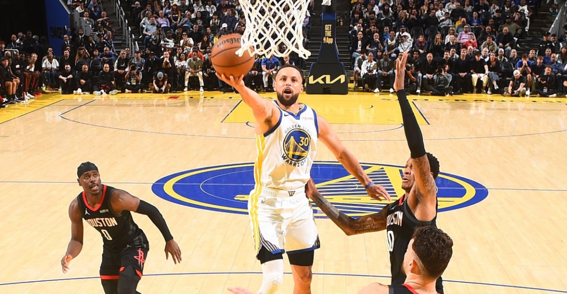 Stephen Curry frôle l’exploit pour son retour