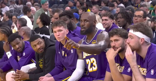 LeBron James recadre une fan en plein match face aux Warriors