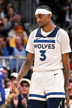 Les fans de Denver se déchaînent sur Jaden McDaniels