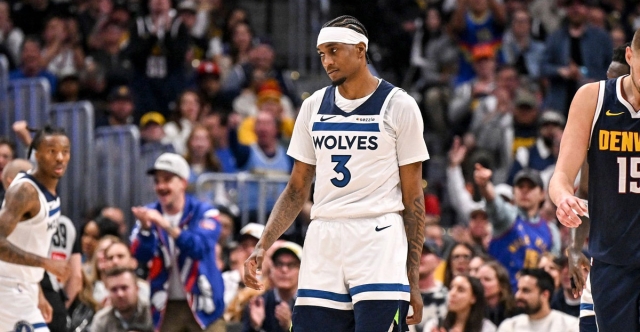 Les fans de Denver se déchaînent sur Jaden McDaniels