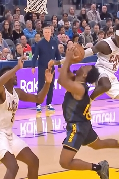 Dennis Schröder en mode ninja : une faute complètement folle !