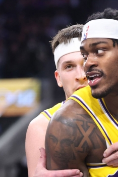 Vive tension entre JJ Redick et Jarred Vanderbilt en plein match