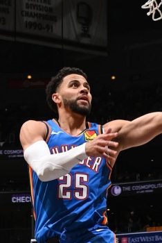 Shai Gilgeous-Alexander encense Ajay Mitchell après le sweep des Lakers