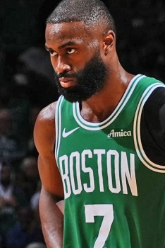 Jaylen Brown dénonce un « complot » des arbitres et tacle Joel Embiid