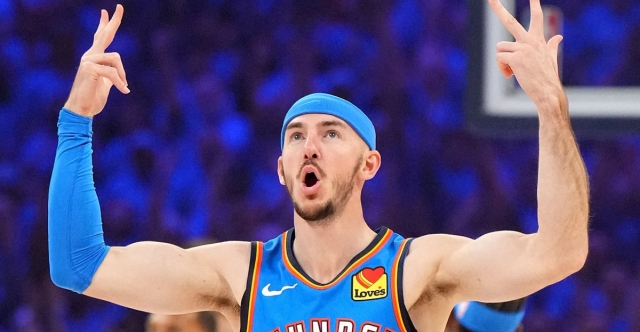 Shai Gilgeous-Alexander encense Alex Caruso, « le meilleur compétiteur en NBA »