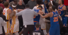 Grosse mêlée et double éjection pour Dyson Daniels et Mitchell Robinson