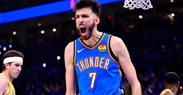Chet Holmgren chambre LeBron James après la démonstration du Thunder