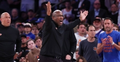 Mike Brown accuse les arbitres après la défaite des Knicks