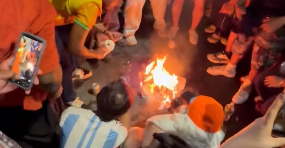 https://www.basketsession.com/statics/uploads/2026/06/WEMBANYAMA-jersey-burning.jpg