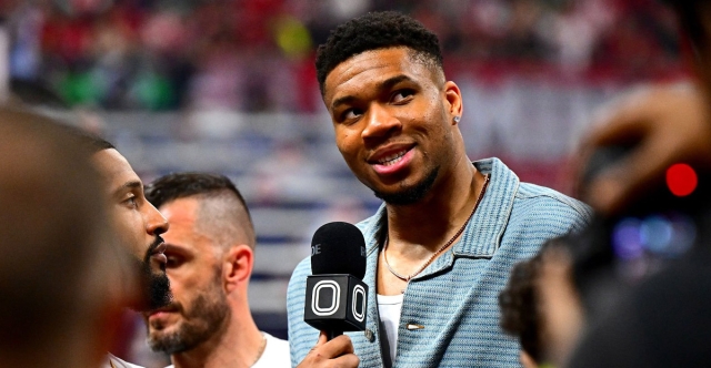 Giannis Antetokounmpo sort de son silence : « J’avais peur de partir »