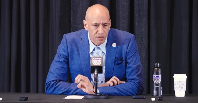 Les Kings accusés de discrimination, Doug Christie cité dans la plainte