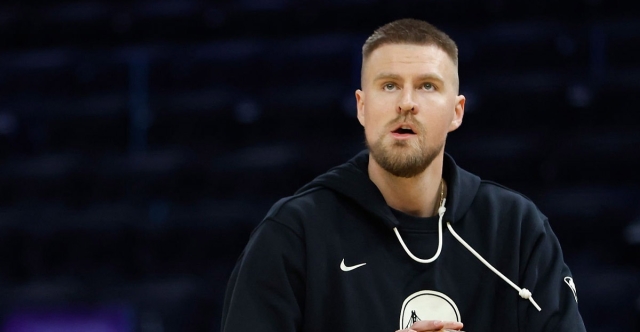 « C’est clairement préoccupant » : Steve Kerr s’inquiète pour Kristaps Porzingis